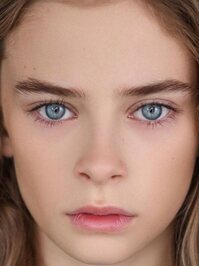  Carina Battrick