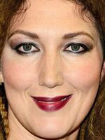Foto de Claudia Sarne, música de Triple 9