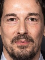 Foto de Felix Kramer, actor de Marielle lo sabe todo