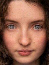  Lucy Halliday