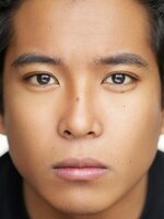 Foto de Alec Carlos, actor de Noche de paz 2