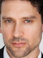 Foto de Eric T. Esparza, actor de Angel and the Badman