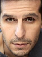 Foto de Ivan Wanis-Ruiz, actor de Trust Me, I'm a Doctor