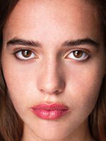Foto de Ruby Sear, actriz de Clayface