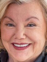 Foto de Marsha Mason, actriz de Holiday Touchdown: A Bears Love Story