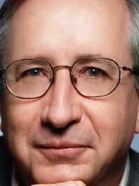  Stephen H. Burum
