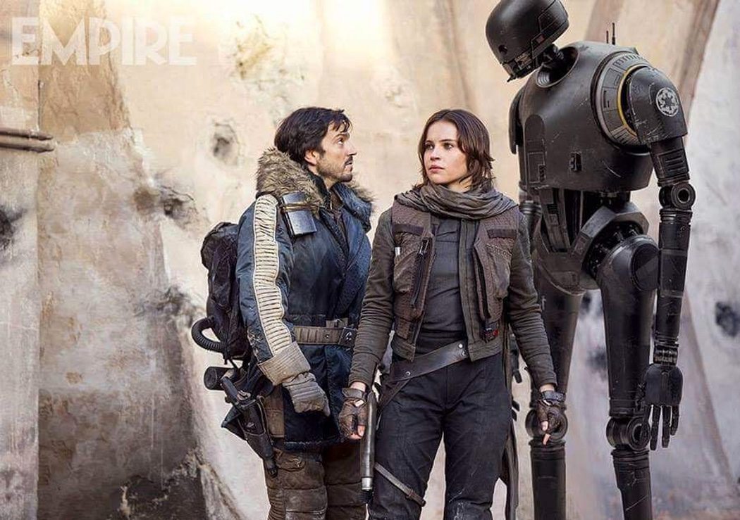 Felicity Jones como Jyn Erso, Diego Luna como Cassian Andor y Alan Tudyk como K-2SO