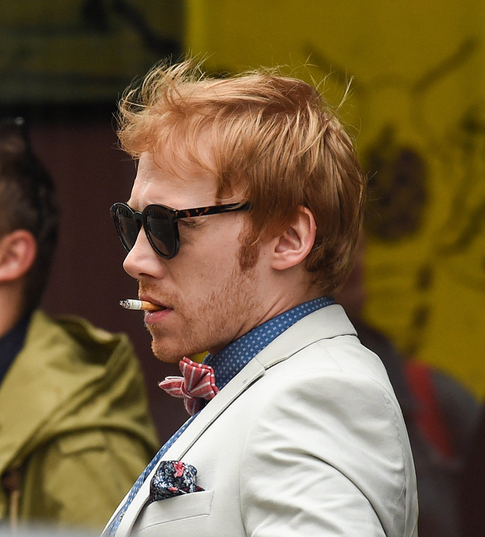 Rupert Grint fumando en el rodaje de 'Snatch'