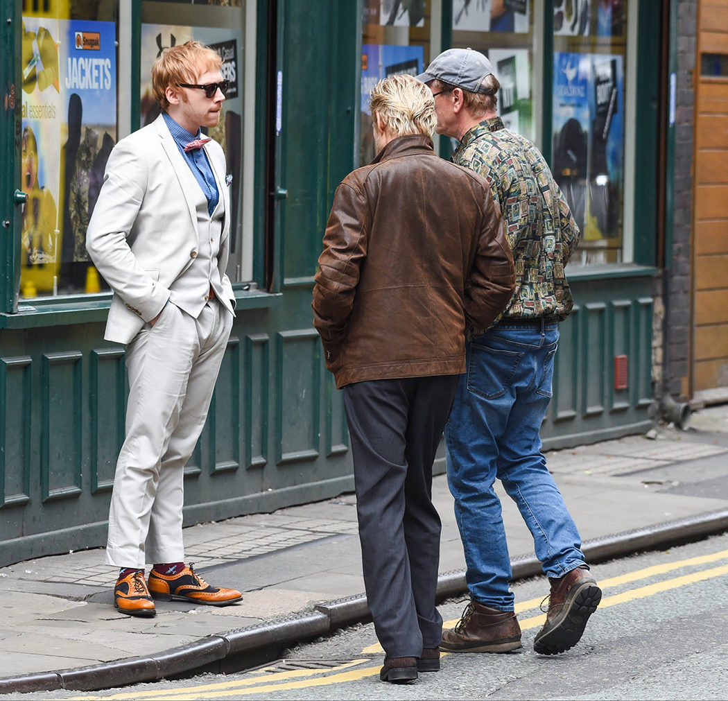 Rupert Grint hablando en el rodaje de 'Snatch'