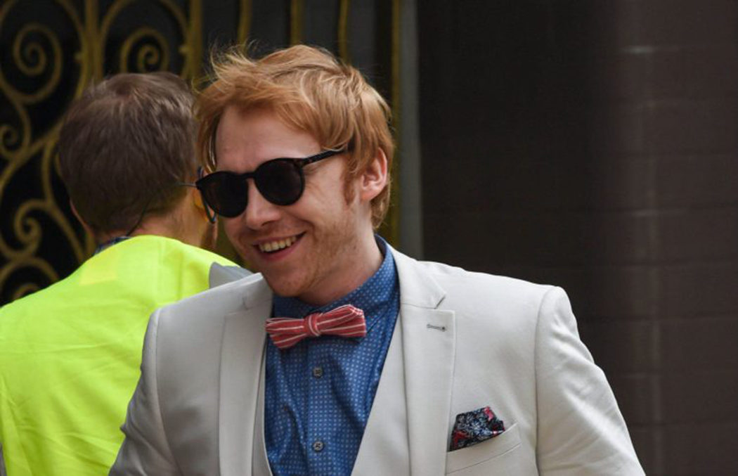 Rupert Grint sonriendo en el rodaje de 'Snatch'