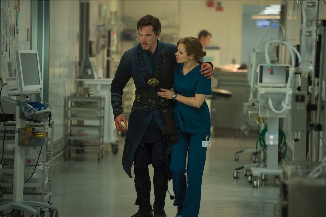 Doctor Strange con Christine Palmer en el hospital