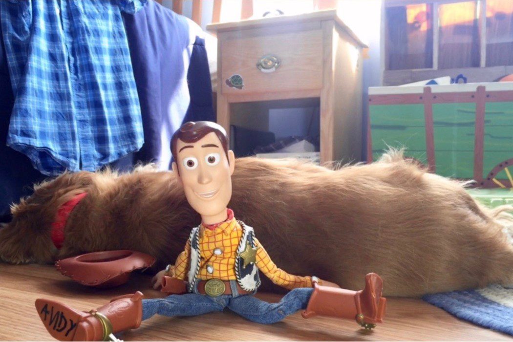 El sheriff Woody en la habitación real de Andy