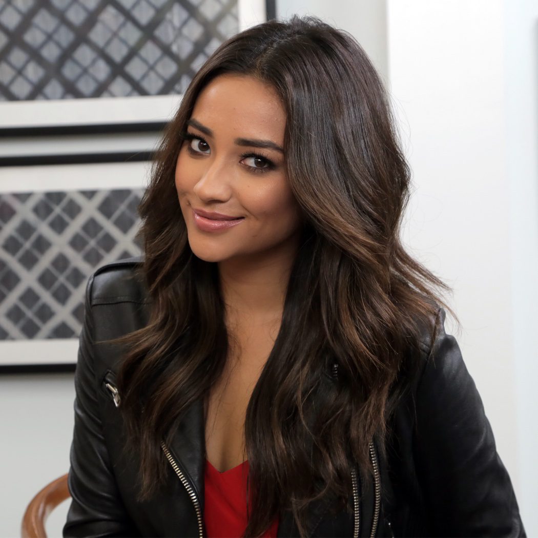 Shay Mitchell (Emily Fields)