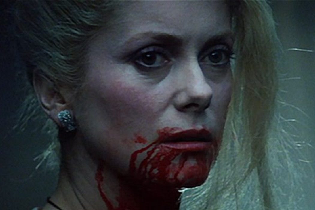 Miriam Blaylock (Catherine Deneuve)