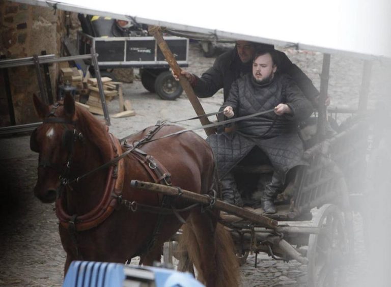 John Bradley rodando la séptima temporada de 'Juego de Tronos'