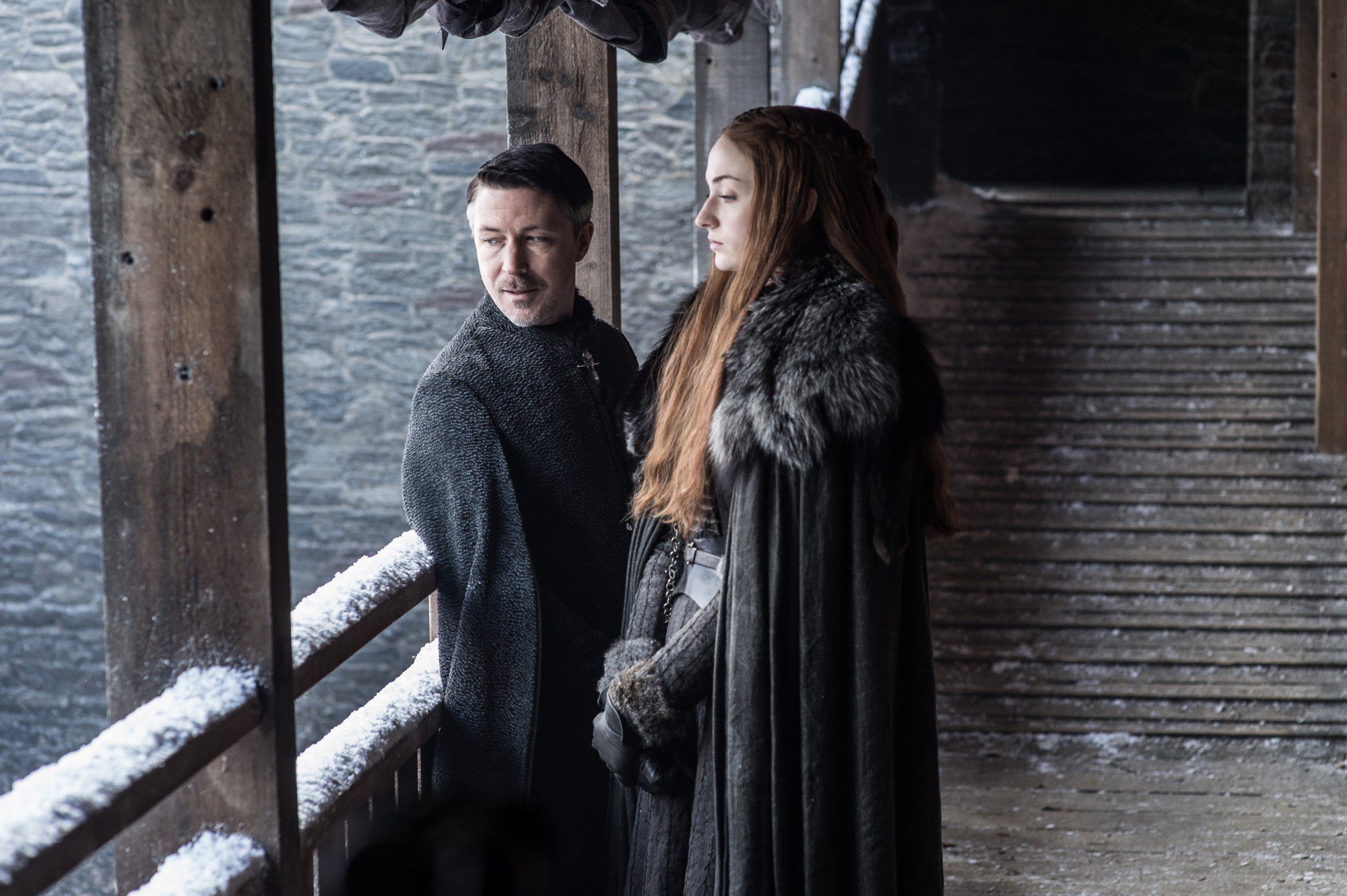 Sansa y Meñique observan Invernalia desde las alturas