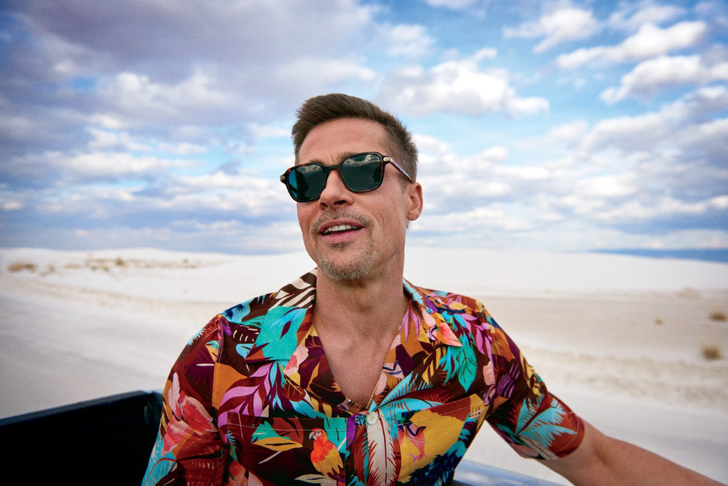 Brad Pitt y su look hawaiano