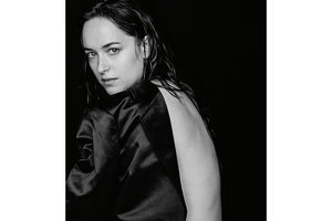 Dakota Johnson posa desnuda para la portada de la revista AnOther