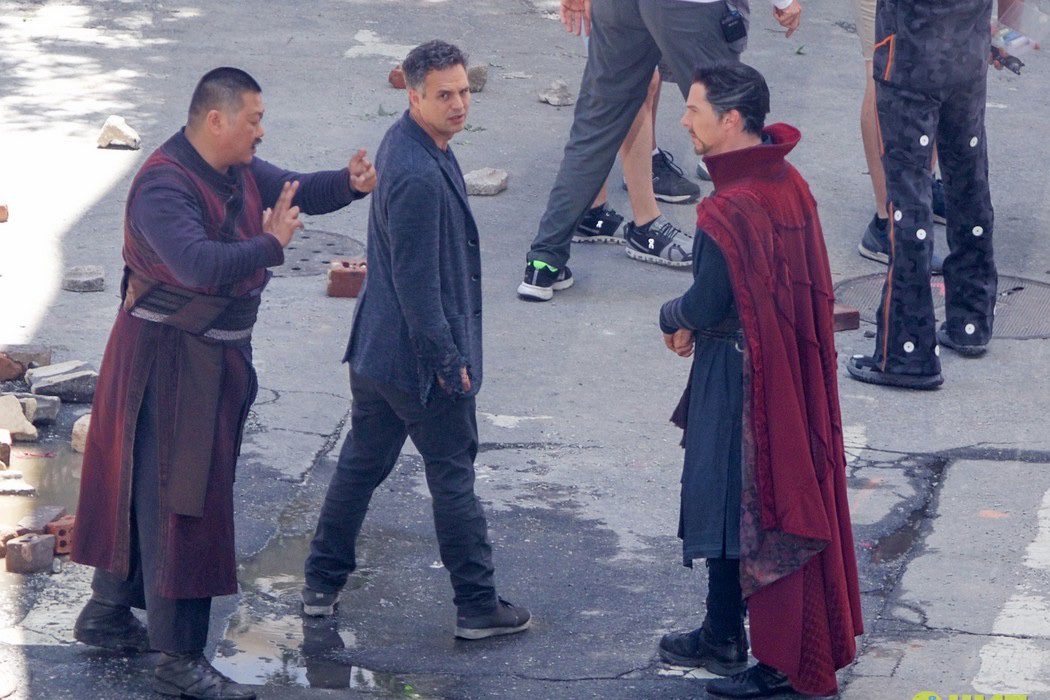 Bruce Banner, Wong y Doctor Extraño