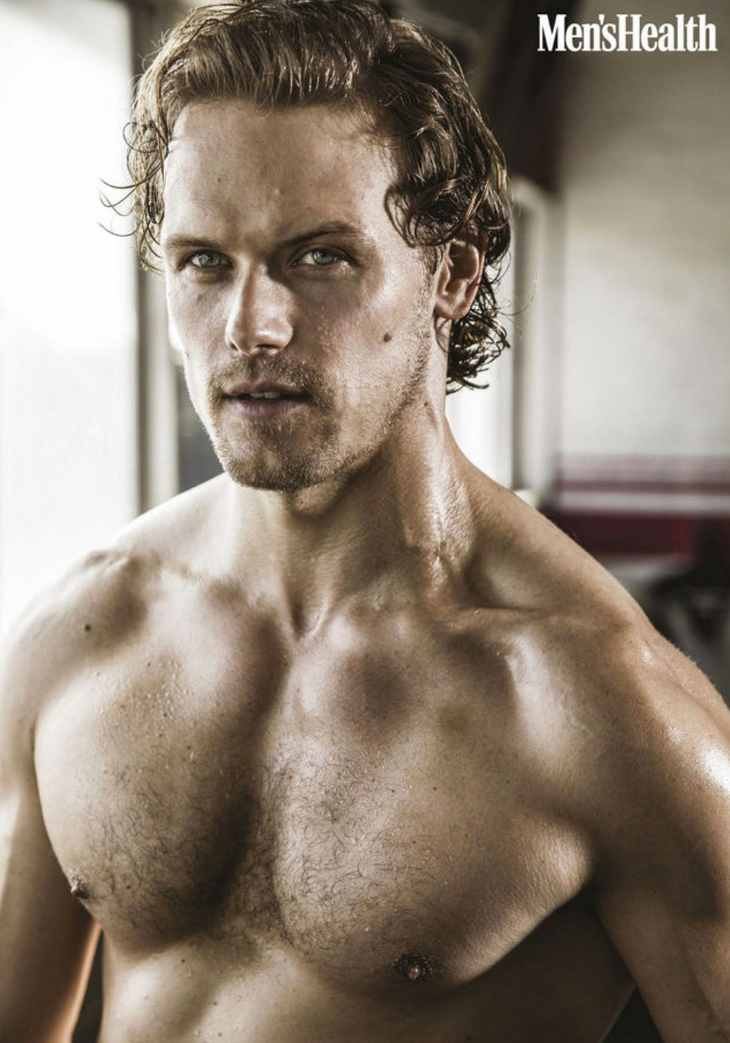 Sam Heughan luce cuerpo en Men's Health South Africa