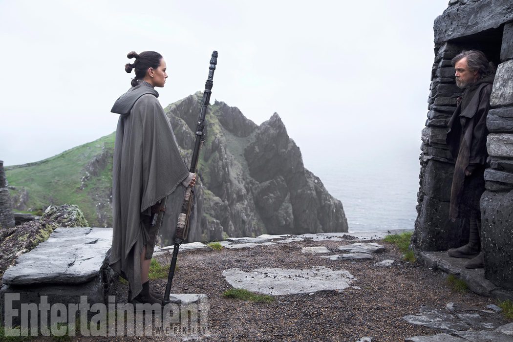 Rey se encuentra con Luke Skywalker