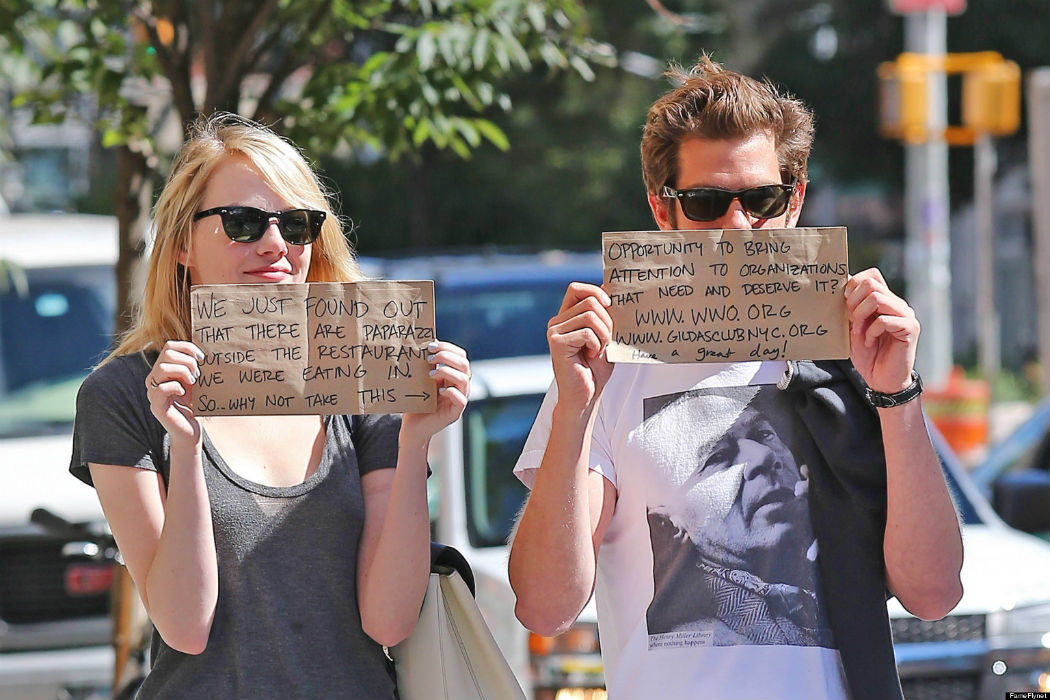 Andrew, Emma y las tarjetas