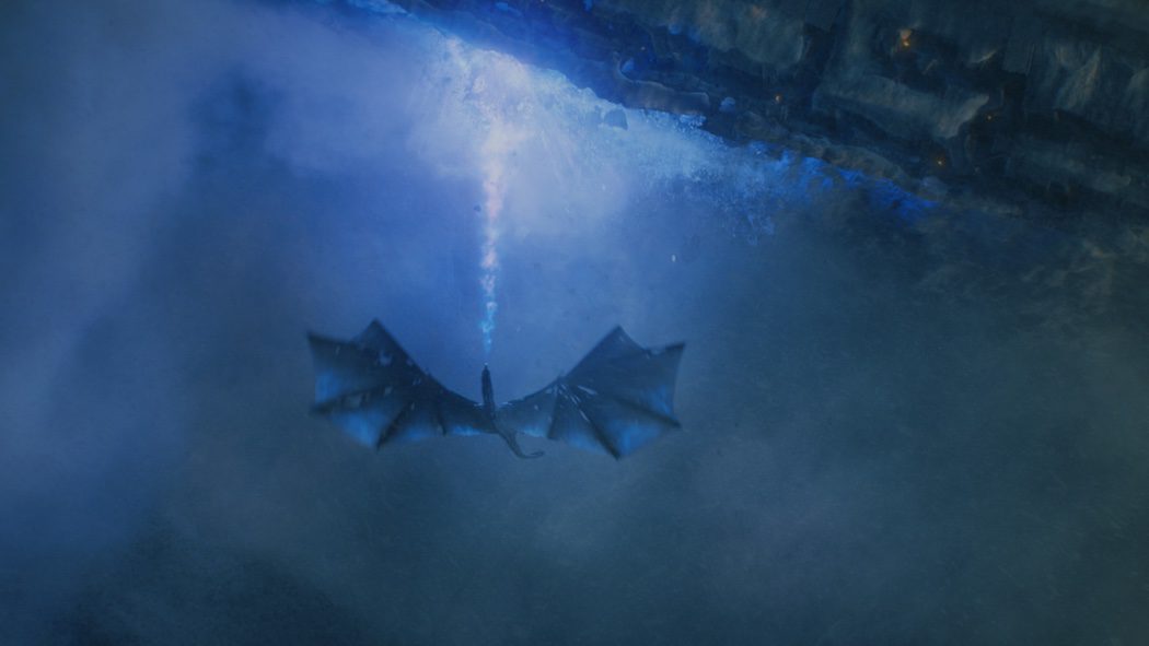 Viserion destilando fuego azul contra el Muro