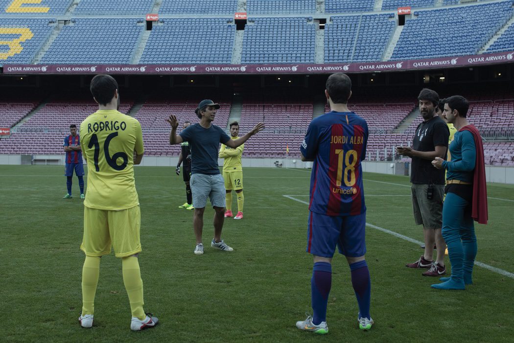 Un equipo visitante se enfrenta al FC Barcelona