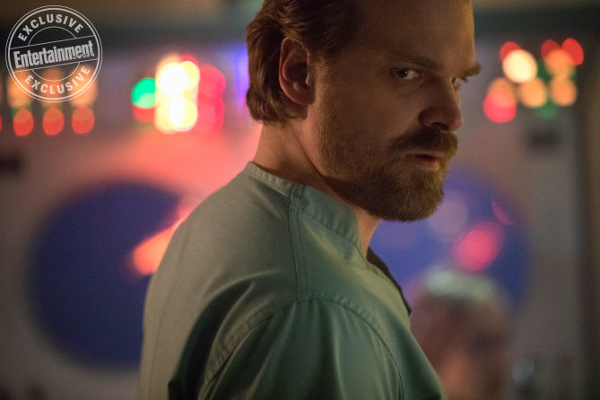 David Harbour como Jim Hopper