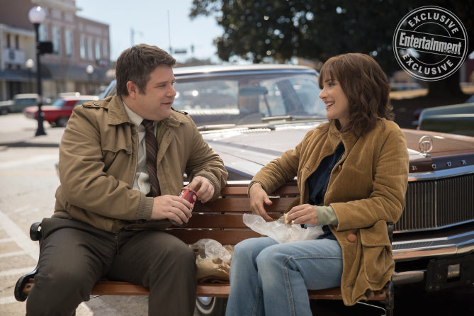 Sean Astin como Bob Newby y Winona Ryder como Joyce Byers