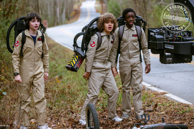 Finn Wolfhard como Mike Wheeler, Gaten Matarazzo como Dustin Henderson y Caleb McLaughlin como Lucas Sinclair