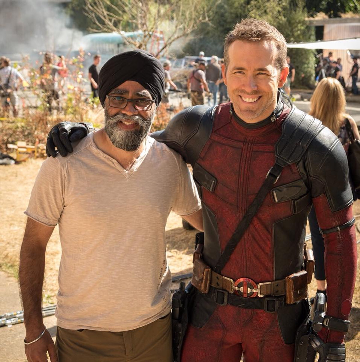 Ryan Reynolds y el Ministro de Defensa canadiense Harjit Singh Sajjan