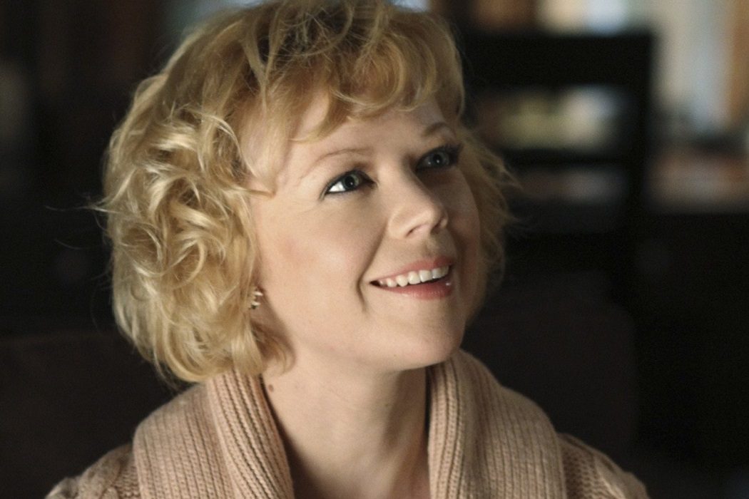 Beth Young (Emily Bergl)