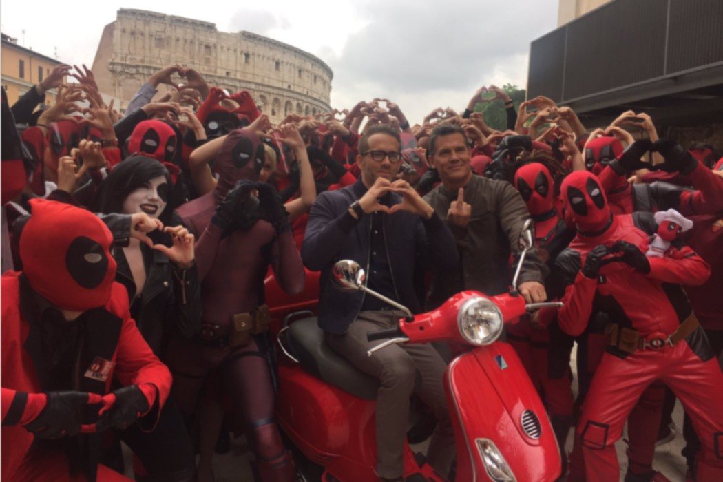 De paseo por la ciudad eterna con una bandada de Deadpools