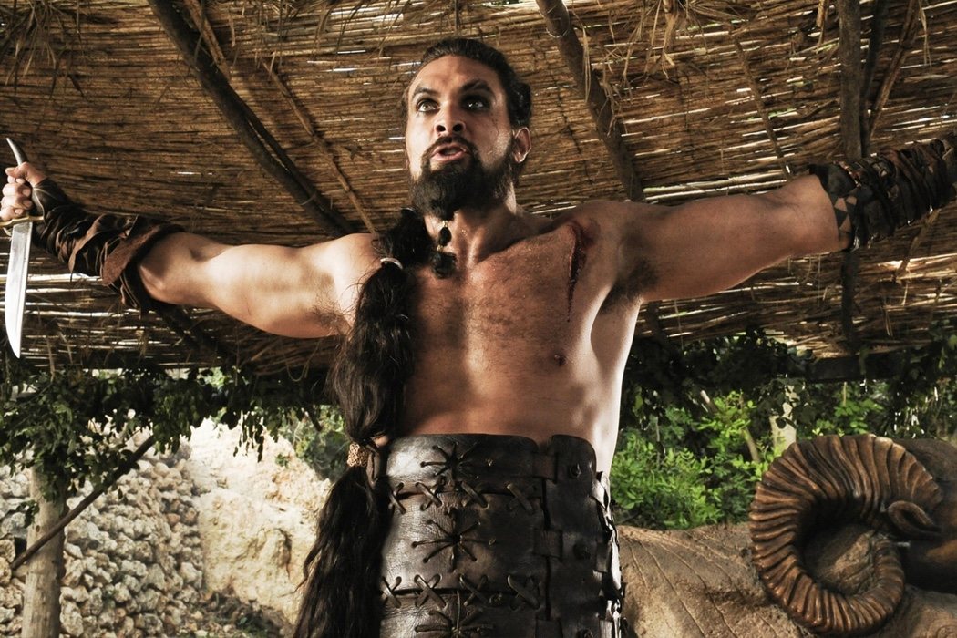 Khal Drogo siempre entra a lo grande