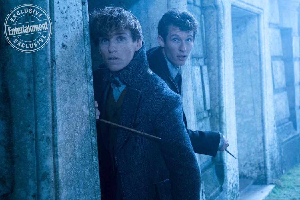 Newt y su hermano mayor Theseus (Callum Turner)