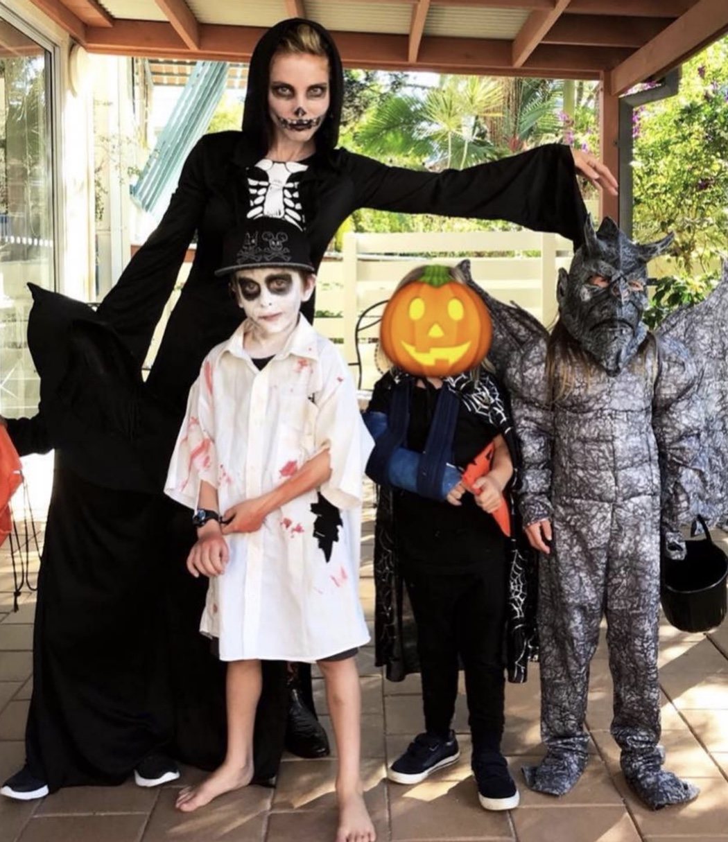 As incríveis fantasias de Halloween da família moderna de Neil Patrick -  Glamurama