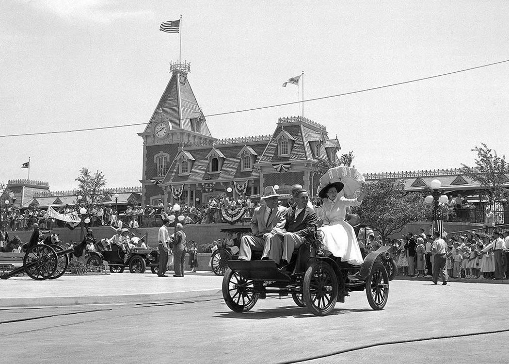 Disneyland abrió sus puertas en 1955