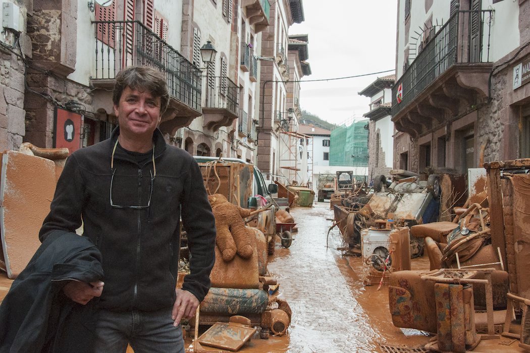 Antón Laguna (Director de arte de la saga) en set