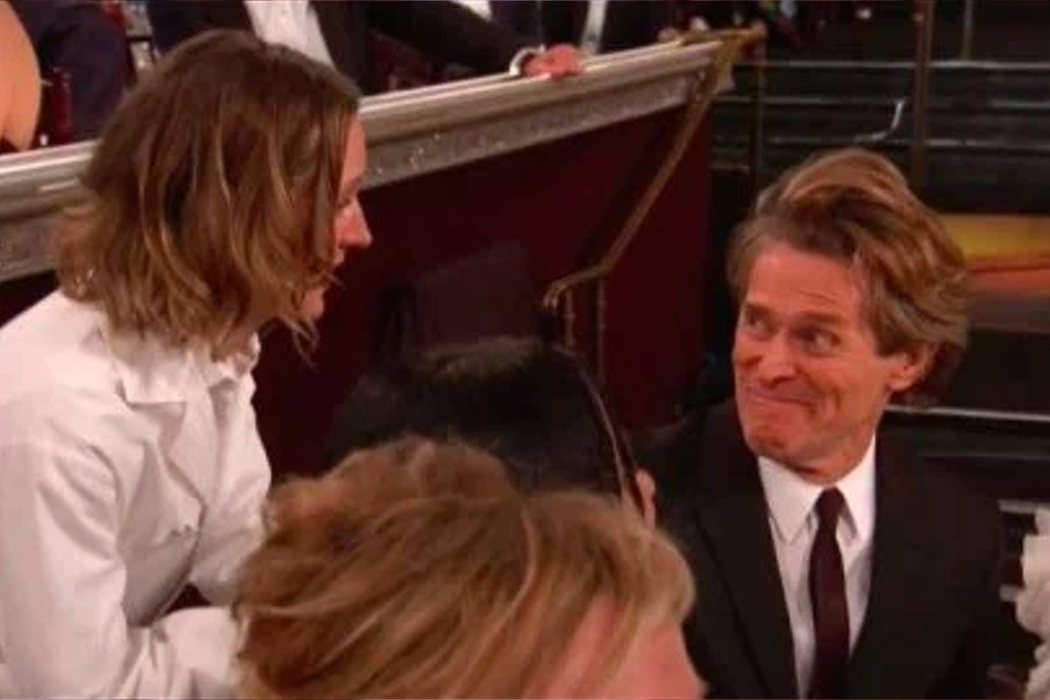 Willem Dafoe rechazando jeringuillas