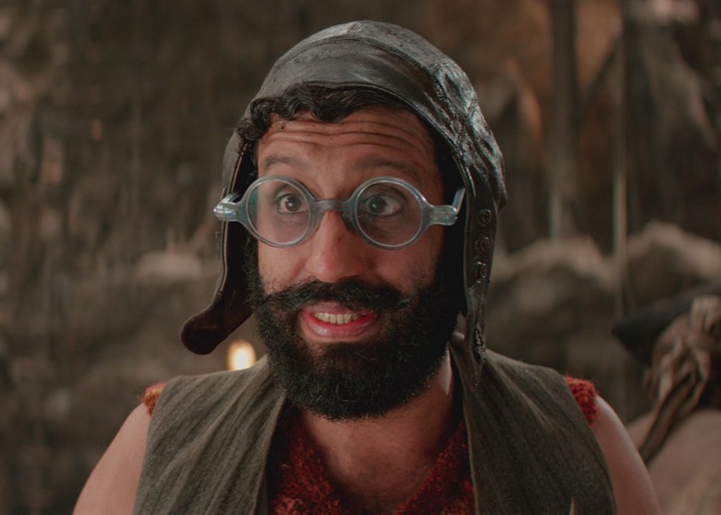 Adeel Akhtar es Sam Smiegel