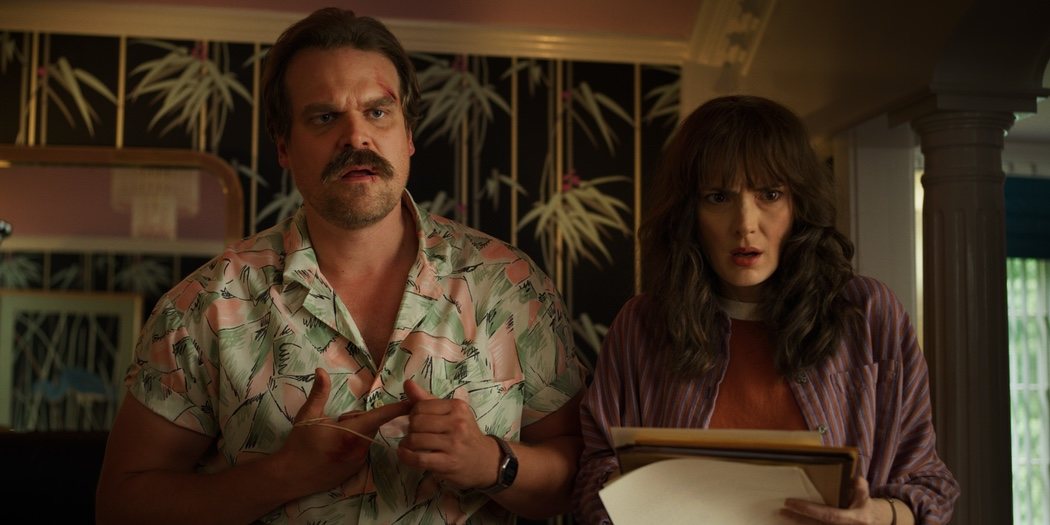 Winona Rider y David Harbour sorprendidos