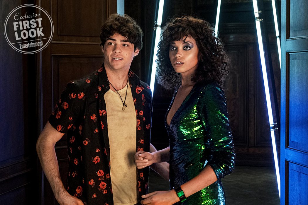 Ella Balinska y Noah Centineo