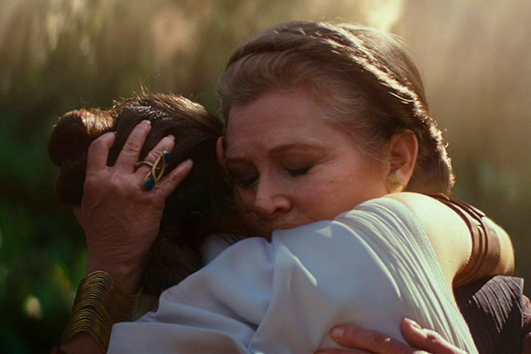 Rey y Leia se funden en un abrazo
