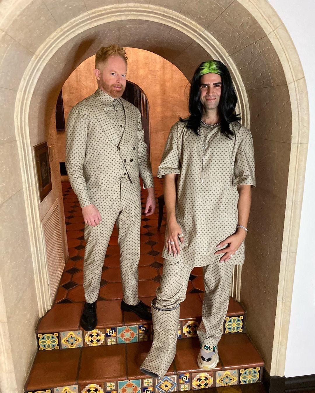 Jesse Tyler Ferguson y Justin Mikita de Billie Eilish y su hermano Finneas