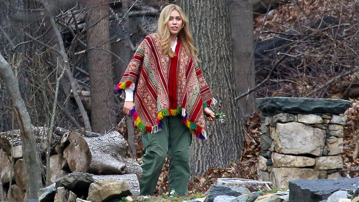 Miley vestida de hippie