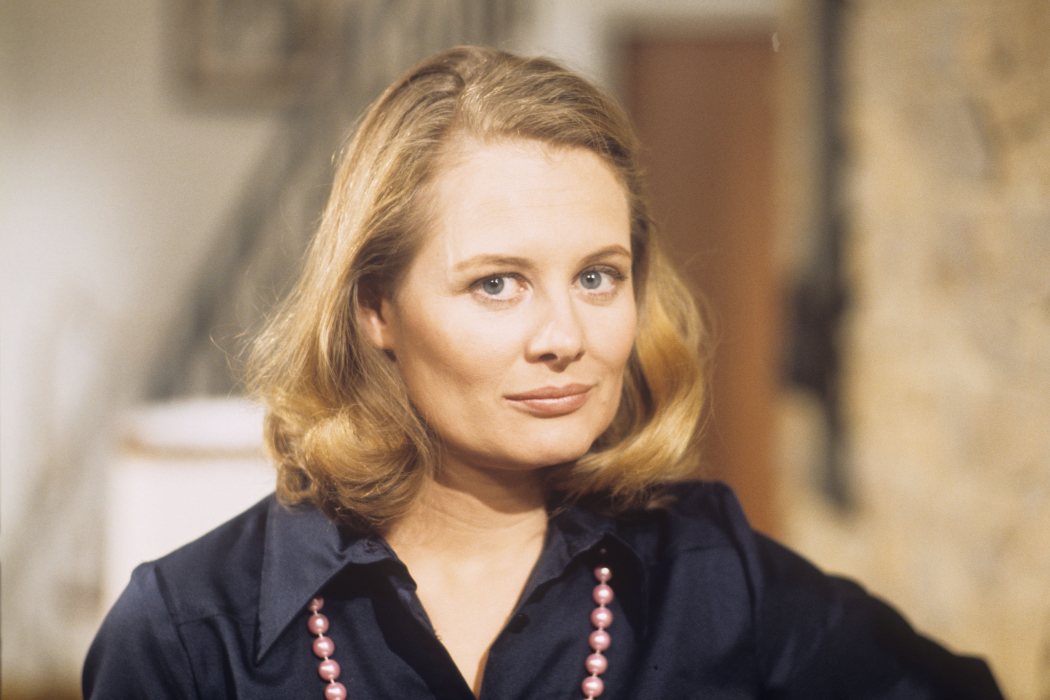 Shirley Knight