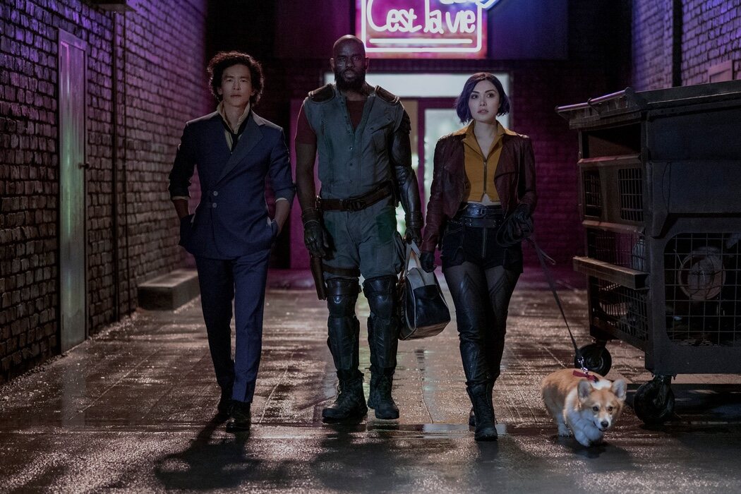 John Cho, Mustafa Shakir, y Daniella Pineda como Spike Spiegel, Jet Black y Faye Valentine