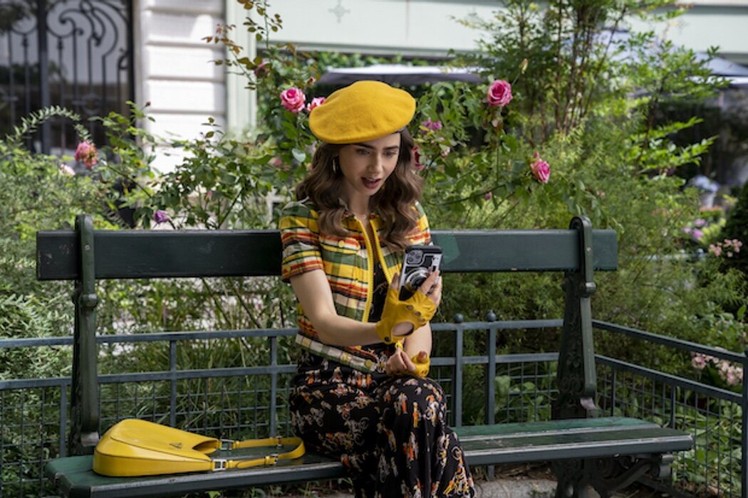 Lily Collins en el episodio 9