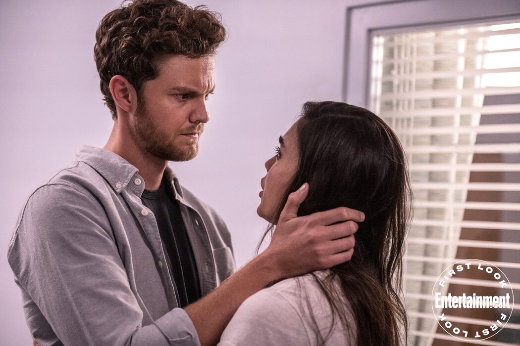 Jack Quaid y Melissa Barrera como Richie y Sam